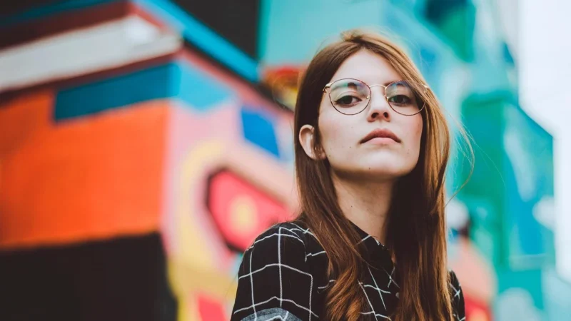 Trendy w modzie okularowej: Okulary korekcyjne jako stylowy dodatek.